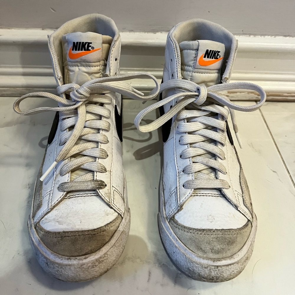 Nike Blazer Mid’ 77 - White/Black - Size: 4.5Y